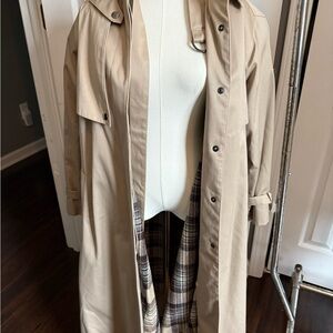 Elegant Beige Women's Trench Coat
